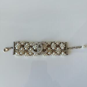 CHANEL large bracelet with pearls Authentic Retail 2200$